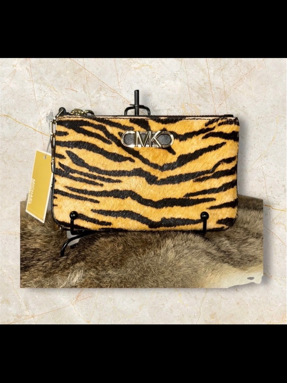 Michael Kors Parker Marigold
Key Card Holder Dyed Calf Hair NWT $178 Retail - Picture 2 of 4